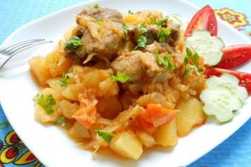 фото рецепта Картофель тушеный со свининой и капустой
