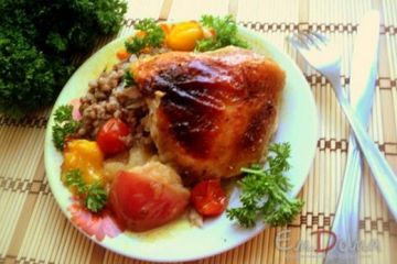 фото рецепта Курица, запеченная с яблоками и помидорами