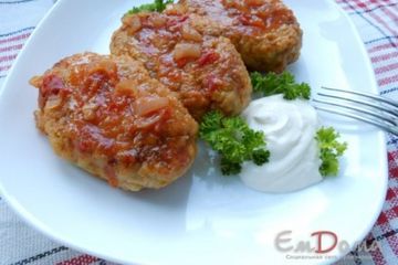 фото рецепта Котлеты из свинины с капустой в томатном соусе