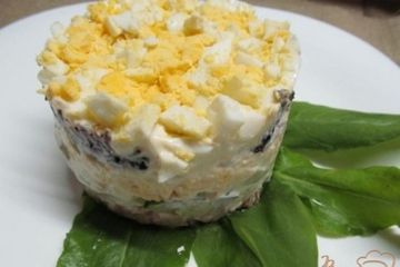 фото рецепта Салат с курицей и черносливом