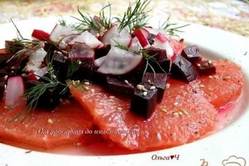 фото рецепта Салат с грейпфрутом, свеклой и редисом