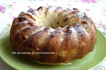 фото рецепта Шарлотка с яблоками и брусникой