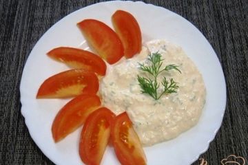 фото рецепта Соус с яйцами, сметаной и острым кетчупом