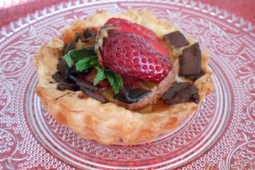 фото рецепта Слойки с клубникой и киви