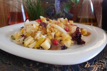 фото рецепта Салат с кальмаром и яблоком