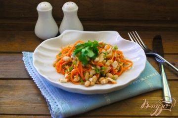 фото рецепта Салат с курицей и корейской морковкой