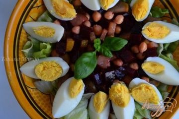 фото рецепта Салат из отварной свеклы с нутом