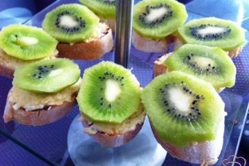фото рецепта Закусочные канапе с киви