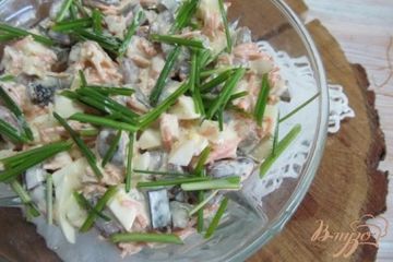 фото рецепта Салат из фасоли грибов и копченой курицы