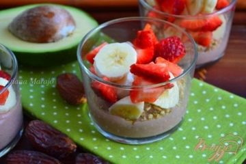 фото рецепта Десертный крем из авокадо и клубники