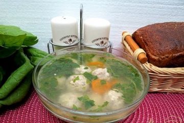 фото рецепта Суп с фрикадельками и шпинатом