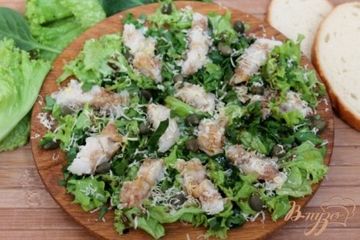 фото рецепта Рыбный салат с зеленью, сыром  и каперсами