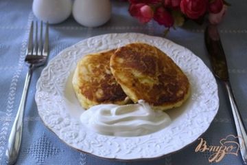 фото рецепта Домашние сырники с смородиновым вкусом.