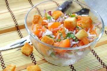 фото рецепта Рисовый салат с овощами и гренками