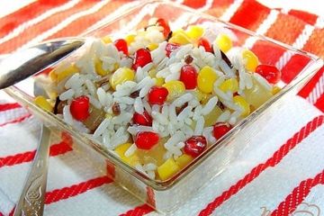 фото рецепта Постный рисовый салат с кукурузой