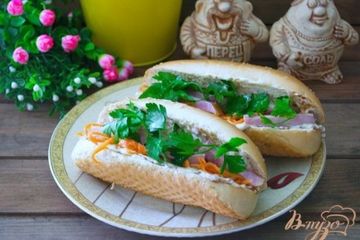 фото рецепта Горячий хот-дог в микроволновке