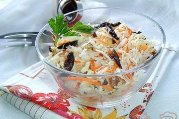 фото рецепта Овощной салат с рисом,черносливом и орехами