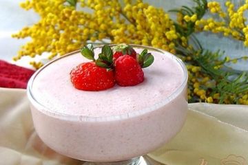 фото рецепта Десерт из клубники и манной крупы