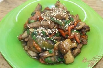 фото рецепта Свинина тушенная по - китайски с овощами и кунжутом