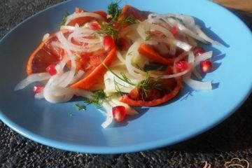 фото рецепта Салат с сангвини, фенхелем и маринованным луком