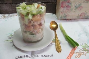 фото рецепта Салат из курицы фасоли и огурца