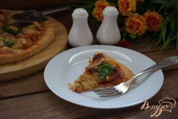 фото рецепта Домашняя быстрая пицца с сосисками и лечо