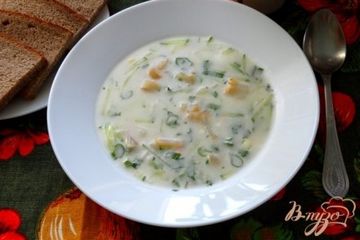 фото рецепта Окрошка с копченым кальмаром