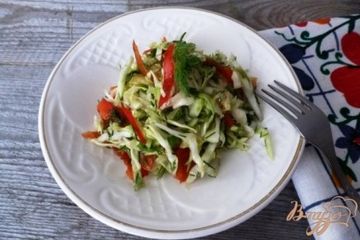 фото рецепта Салат из молодой капусты с ананасом