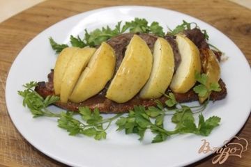 фото рецепта Утиная грудка запеченная с медом и яблоком