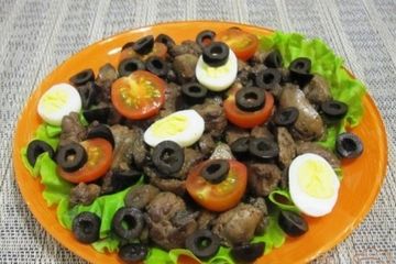 фото рецепта Салат с куриной печенью и грибами