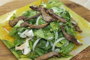 фото рецепта Салат с утиной грудкой и свежими листьями салата