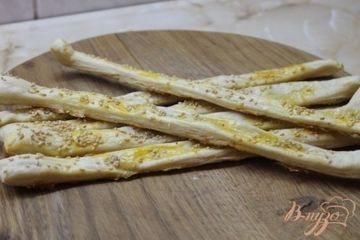 фото рецепта Слоеная палочка с кунжутом