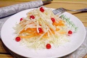 фото рецепта Салат Витаминный с капустой и клюквой