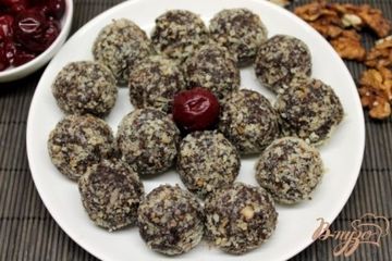 фото рецепта Шоколадные конфеты с вишней и грецким орехом