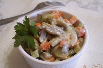 фото рецепта Овощной салат с шампиньонами
