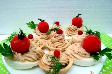 фото рецепта Тарталетки  и  яйца фаршированные  куриным  окорочком