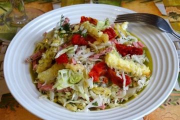 фото рецепта Капустный салат с омлетом и колбасой