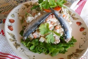 фото рецепта Русский салат с килькой