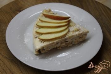 фото рецепта Йогуртовый торт с печеньем и фруктами