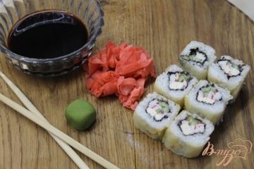 фото рецепта Ролл с крабовой палочкой и сыром с огурцом в тесте