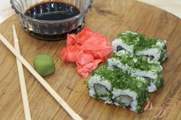 фото рецепта Ролл с кальмаром огурцом и майонезом с зеленью