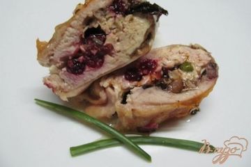 фото рецепта Куриная грудка фаршированная брынзой и клюквой
