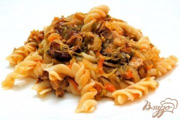 фото рецепта Тушёная пекинская капуста с макаронами спиральками.