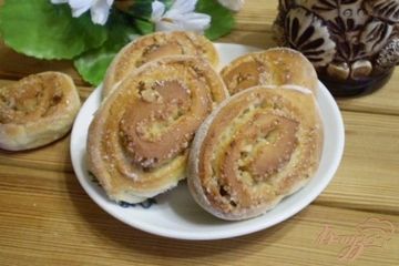 фото рецепта Мини плюшки с орехами и сахаром