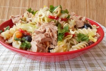 фото рецепта Теплый салат с тунцом и пастой