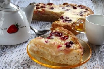 фото рецепта Деревенский пирог с яблоками и клюквой