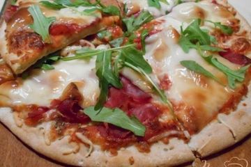 фото рецепта Пицца с сырокопченым мясом и бутербродным сыром