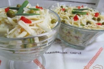 фото рецепта Капустный салат с ветчиной и огурцом