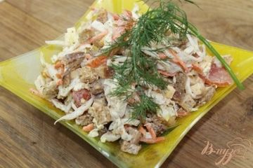 фото рецепта Салат домашний с курицей и сухарями