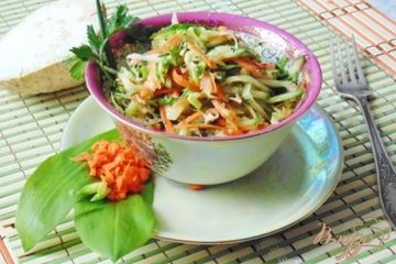 фото рецепта Салат из редьки с сельдереем